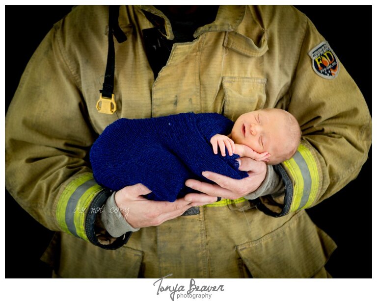 jacksonville newborn photography; jacksonville newborn pictures; firefighter newborn photos; jacksonville beach photographer; tonya beaver photography; 