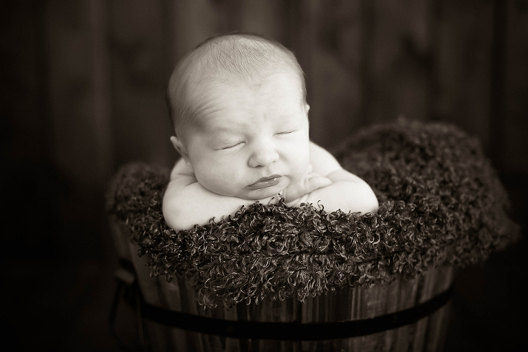 JACKSONVILLE LIFESTYLE NEWBORN PHOTOGRAPHY; JACKSONVILLE LIFESTYLE NEWBORN PHOTOGRAPHER; JACKSONVILLE LIFESTYLE NEWBORN PHOTOS; JACKSONVILLE LIFESTYLE NEWBORN PICTURES; TONYA BEAVER PHOTOGRAPHY; 
