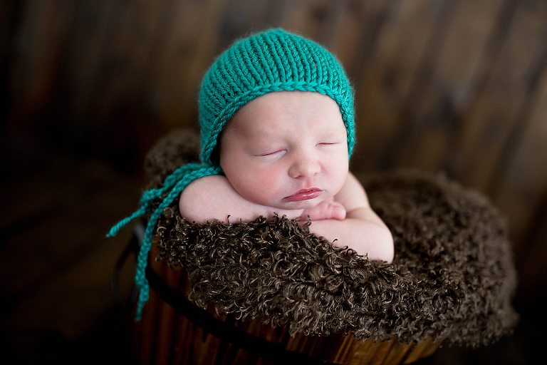 JACKSONVILLE LIFESTYLE NEWBORN PHOTOGRAPHY; JACKSONVILLE LIFESTYLE NEWBORN PHOTOGRAPHER; JACKSONVILLE LIFESTYLE NEWBORN PHOTOS; JACKSONVILLE LIFESTYLE NEWBORN PICTURES; TONYA BEAVER PHOTOGRAPHY; 