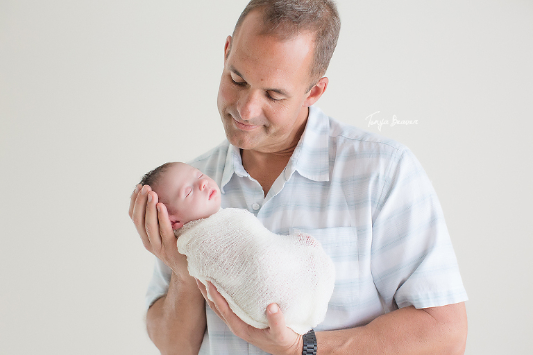 JACKSONVILLE BEACH NEWBORN PHOTOS; JACKSONVILLE BEACH NEWBORN PHOTOGRAPHY; JACKSONVILLE BEACH NEWBORN PHOTOGRAPHER; JACKSONVILLE BEACH NEWBORN PICTURES; TONYA BEAVER PHOTOGRAPHY; 