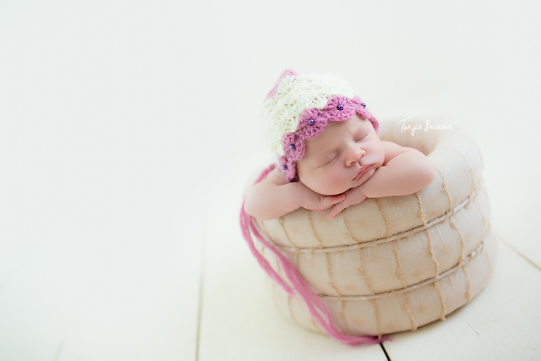 JACKSONVILLE BEACH NEWBORN PHOTOS; JACKSONVILLE BEACH NEWBORN PHOTOGRAPHY; JACKSONVILLE BEACH NEWBORN PHOTOGRAPHER; JACKSONVILLE BEACH NEWBORN PICTURES; TONYA BEAVER PHOTOGRAPHY; 