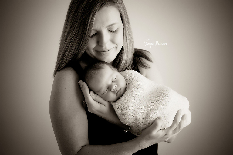 JACKSONVILLE BEACH NEWBORN PHOTOS; JACKSONVILLE BEACH NEWBORN PHOTOGRAPHY; JACKSONVILLE BEACH NEWBORN PHOTOGRAPHER; JACKSONVILLE BEACH NEWBORN PICTURES; TONYA BEAVER PHOTOGRAPHY; NEWBORN FAMILY PHOTOS; 
