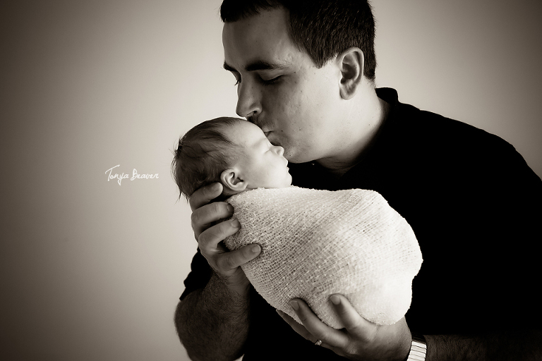 JACKSONVILLE BEACH NEWBORN PHOTOS; JACKSONVILLE BEACH NEWBORN PHOTOGRAPHY; JACKSONVILLE BEACH NEWBORN PHOTOGRAPHER; JACKSONVILLE BEACH NEWBORN PICTURES; TONYA BEAVER PHOTOGRAPHY; NEWBORN FAMILY PHOTOS; 
