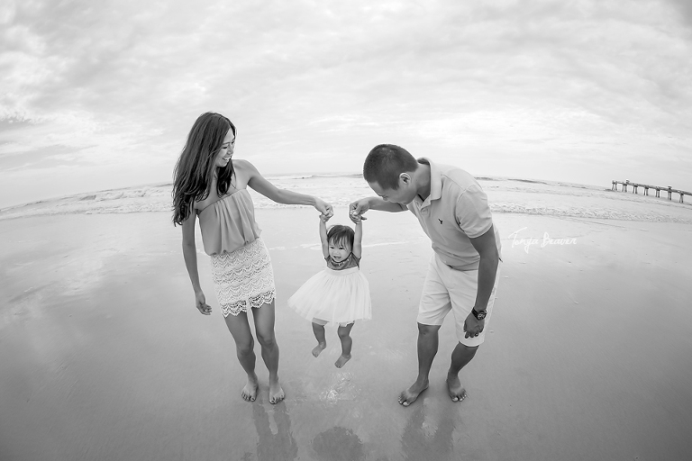 JACKSONVILLE FAMILY PHOTOGRAPHY; BEACH FAMILY PHOTOS; JACKSONVILLE BEACH FAMILY PHOTOS; ATLANTIC BEACH FAMILY PHOTOS; NEPTUNE BEACH FAMILY PHOTOS; TONYA BEAVER PHOTOGRAPHY; 