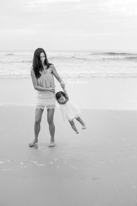 JACKSONVILLE FAMILY PHOTOGRAPHY; BEACH FAMILY PHOTOS; JACKSONVILLE BEACH FAMILY PHOTOS; ATLANTIC BEACH FAMILY PHOTOS; NEPTUNE BEACH FAMILY PHOTOS; TONYA BEAVER PHOTOGRAPHY; 