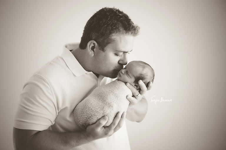 JACKSONVILLE BEACH NEWBORN PHOTOS; JACKSONVILLE BEACH NEWBORN PHOTOGRAPHY; JACKSONVILLE BEACH NEWBORN PICTURES; JACKSONVILLE BEACH NEWBORN PHOTOGRAPHER; TONYA BEAVER PHOTOGRAPHY; 