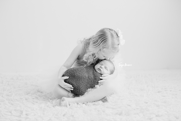 JACKSONVILLE BEACH NEWBORN PHOTOGRAPHY; JACKSONVILLE BEACH NEWBORN PHOTOGRAPHER; JACKSONVILLE BEACH NEWBORN PHOTOS; JACKSONVILLE BEACH NEWBORN PICTURES; TONYA BEAVER PHOTOGRAPHY; 