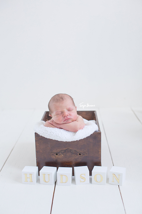 JACKSONVILLE BEACH NEWBORN PHOTOGRAPHY; JACKSONVILLE BEACH NEWBORN PHOTOGRAPHER; JACKSONVILLE BEACH NEWBORN PHOTOS; JACKSONVILLE BEACH NEWBORN PICTURES; TONYA BEAVER PHOTOGRAPHY; 