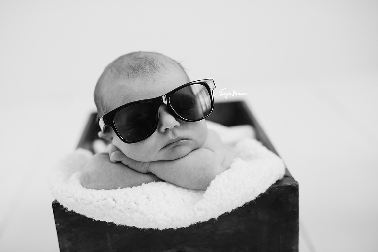 JACKSONVILLE BEACH NEWBORN PHOTOGRAPHY; JACKSONVILLE BEACH NEWBORN PHOTOGRAPHER; JACKSONVILLE BEACH NEWBORN PHOTOS; JACKSONVILLE BEACH NEWBORN PICTURES; TONYA BEAVER PHOTOGRAPHY; 