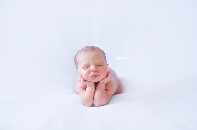 JACKSONVILLE BEACH NEWBORN PHOTOGRAPHY; JACKSONVILLE BEACH NEWBORN PHOTOGRAPHER; JACKSONVILLE BEACH NEWBORN PHOTOS; JACKSONVILLE BEACH NEWBORN PICTURES; TONYA BEAVER PHOTOGRAPHY; 