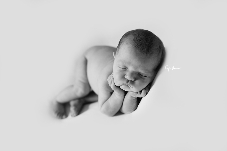 JACKSONVILLE BEACH NEWBORN PHOTOGRAPHY; JACKSONVILLE BEACH NEWBORN PHOTOGRAPHER; JACKSONVILLE BEACH NEWBORN PHOTOS; JACKSONVILLE BEACH NEWBORN PICTURES; TONYA BEAVER PHOTOGRAPHY; 