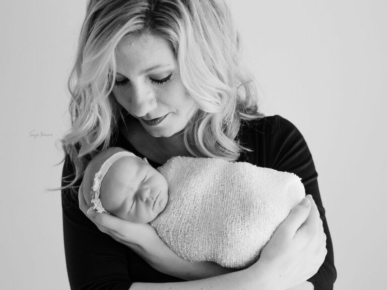 JACKSONVILLE BEACH NEWBORN PHOTOGRAPHY; JACKSONVILLE BEACH NEWBORN PHOTOGRAPHER; JACKSONVILLE BEACH NEWBORN PHOTOS; JACKSONVILLE BEACH NEWBORN PICTURES; TONYA BEAVER PHOTOGRAPHY; 