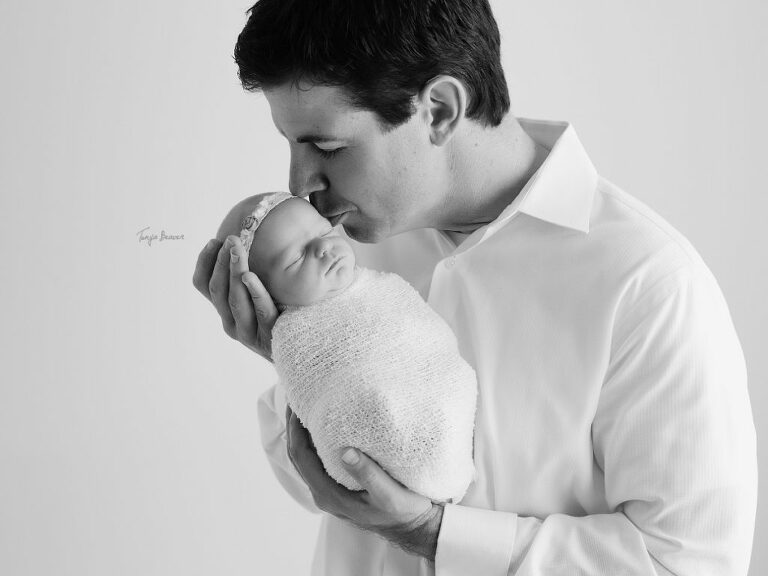 JACKSONVILLE BEACH NEWBORN PHOTOGRAPHY; JACKSONVILLE BEACH NEWBORN PHOTOGRAPHER; JACKSONVILLE BEACH NEWBORN PHOTOS; JACKSONVILLE BEACH NEWBORN PICTURES; TONYA BEAVER PHOTOGRAPHY; 