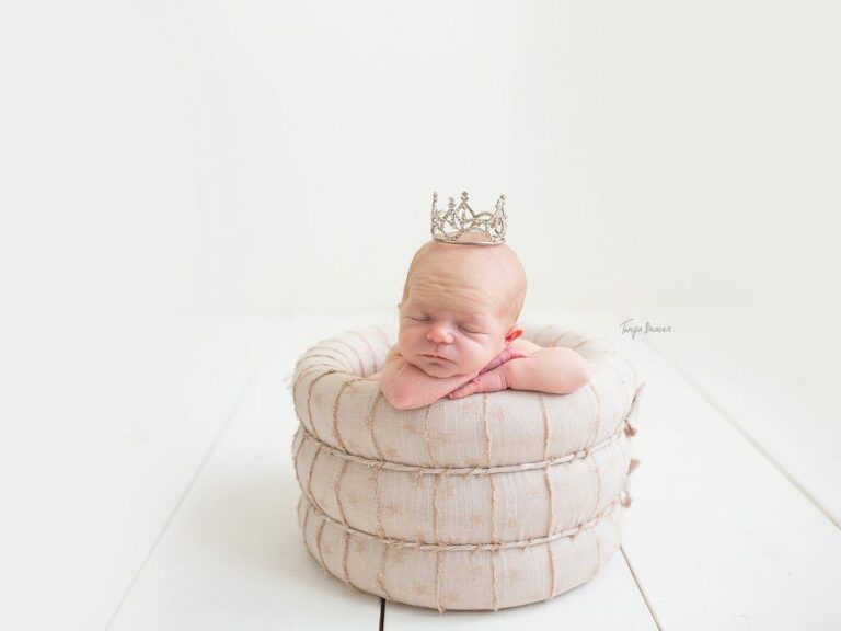 JACKSONVILLE BEACH NEWBORN PHOTOGRAPHY; JACKSONVILLE BEACH NEWBORN PHOTOGRAPHER; JACKSONVILLE BEACH NEWBORN PHOTOS; JACKSONVILLE BEACH NEWBORN PICTURES; TONYA BEAVER PHOTOGRAPHY; 