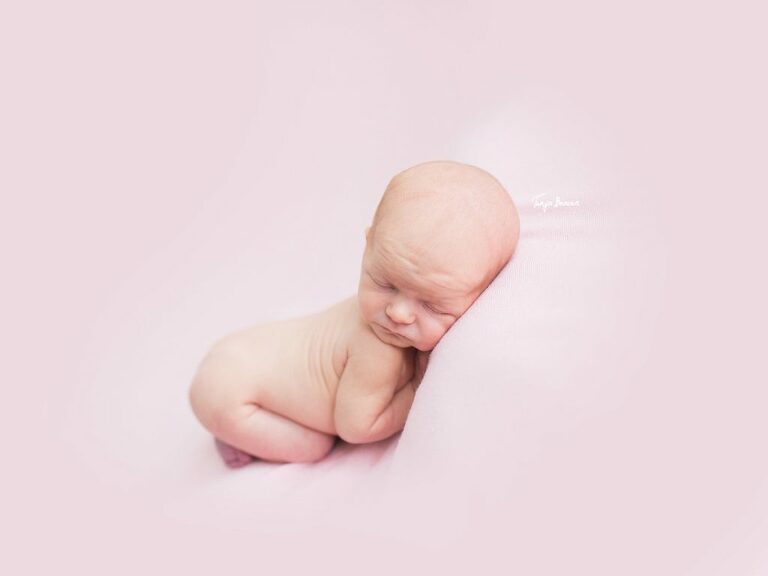 JACKSONVILLE BEACH NEWBORN PHOTOGRAPHY; JACKSONVILLE BEACH NEWBORN PHOTOGRAPHER; JACKSONVILLE BEACH NEWBORN PHOTOS; JACKSONVILLE BEACH NEWBORN PICTURES; TONYA BEAVER PHOTOGRAPHY; 