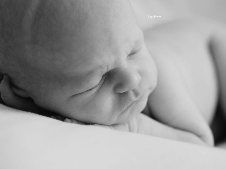 JACKSONVILLE BEACH NEWBORN PHOTOGRAPHY; JACKSONVILLE BEACH NEWBORN PHOTOGRAPHER; JACKSONVILLE BEACH NEWBORN PHOTOS; JACKSONVILLE BEACH NEWBORN PICTURES; TONYA BEAVER PHOTOGRAPHY; 