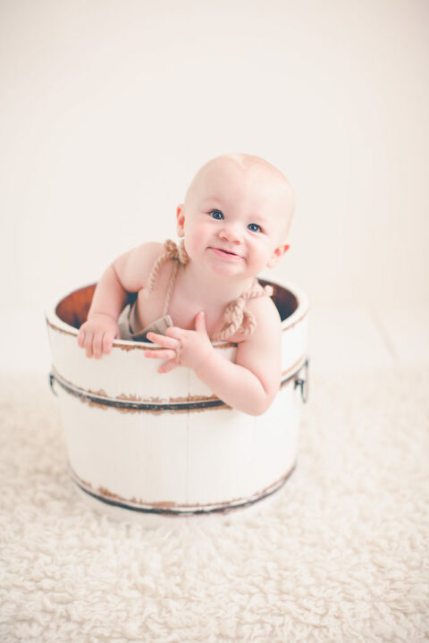JACKSONVILLE CAKE SMASH PHOTOS; JACKSONVILLE CAKE SMASH PHOTOGRAPHY; JACKSONVILLE CAKE SMASH PHOTOGRAPHER; JACKSONVILLE CAKE SMASH PICTURES; TONYA BEAVER PHOTOGRAPHY; 