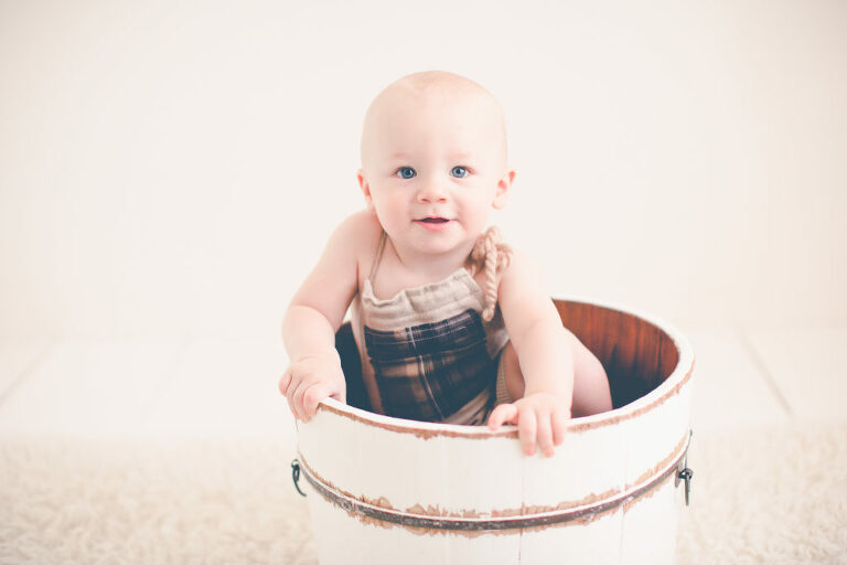 JACKSONVILLE CAKE SMASH PHOTOS; JACKSONVILLE CAKE SMASH PHOTOGRAPHY; JACKSONVILLE CAKE SMASH PHOTOGRAPHER; JACKSONVILLE CAKE SMASH PICTURES; TONYA BEAVER PHOTOGRAPHY; 