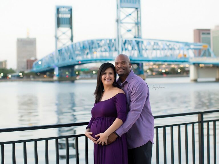 Downtown Jacksonville Maternity Photography; DOWNTOWN JACKSONVILLE MATERNITY PHOTOS; DOWNTOWN JACKSONVILLE MATERNITY PHOTOGRAPHER; DOWNTOWN JACKSONVILLE MATERNITY PICTURES; DOWNTOWN JACKSONVILLE MATERNITY SESSION; DOWNTOWN MATERNITY PHOTOS; DOWNTOWN MATERNITY PICTURES; DOWNTOWN MATERNITY PHOTOGRAPHY; DOWNTOWN MATERNITY PHOTOGRAPHER; DOWNTOWN MATERNITY PHOTOSHOOT; JACKSONVILLE MATERNITY PHOTOGRAPHY; JACKSONVILLE MATERNITY PHOTOGRAPHER; JACKSONVILLE MATERNITY PHOTOS; JACKSONVILLE MATERNITY PICTURES; JACKSONVILLE MATERNITY PHOTOSHOOT; Tonya Beaver Photography; jacksonville photographers; photographer jacksonville fl; photographers in jacksonville fl; MAIN STREET BRIDGE MATERNITY PHOTOS; John T. Alsop Jr. Bridge; 
