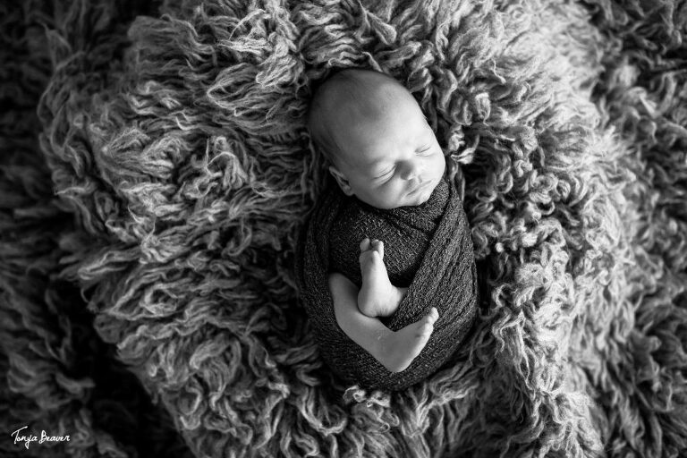 TIPS FOR YOUR NEWBORN SESSION; NEWBORN TIPS; TIPS FOR NEWBORNS; NEWBORN HELP; JACKSONVILLE NEWBORN PHOTOS; JACKSONVILLE NEWBORN PICTURES; JACKSONVILLE NEWBORN PHOTOGRAPHER; JACKSONVILLE NEWBORN PHOTOGRAPHY; TONYA BEAVER PHOTOGRAPHY; BEHIND THE SCENES WITH TONYA; 
