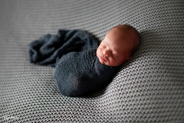 TIPS FOR YOUR NEWBORN SESSION; NEWBORN TIPS; TIPS FOR NEWBORNS; NEWBORN HELP; JACKSONVILLE NEWBORN PHOTOS; JACKSONVILLE NEWBORN PICTURES; JACKSONVILLE NEWBORN PHOTOGRAPHER; JACKSONVILLE NEWBORN PHOTOGRAPHY; TONYA BEAVER PHOTOGRAPHY; BEHIND THE SCENES WITH TONYA; 