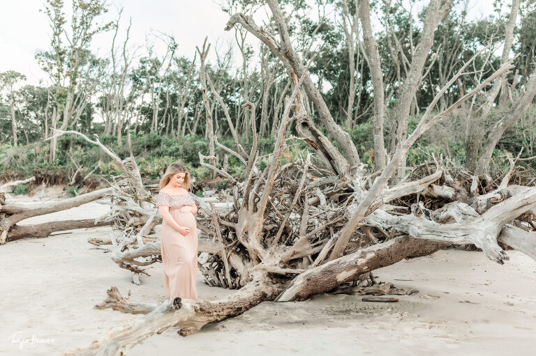 LITTLE TALBOT ISLAND MATERNITY PHOTOGRAPHY; LITTLE TALBOT ISLAND MATERNITY PHOTOGRAPHER; LITTLE TALBOT ISLAND MATERNITY PHOTOS; LITTLE TALBOT ISLAND MATERNITY PICTURES; DRIFTWOOD BEACH MATERNITY PHOTOS; DRIFTWOOD BEACH MATERNITY PICTURES; DRIFTWOOD BEACH MATERNITY PHOTOGRAPHER; DRIFTWOOD BEACH MATERNITY PHOTOGRAPHY; Jacksonville Maternity Photography; Jacksonville Maternity Photographer; Jacksonville Maternity Photos; Jacksonville Maternity Pictures; Tonya Beaver Photography; jacksonville photographers; photographer jacksonville fl;