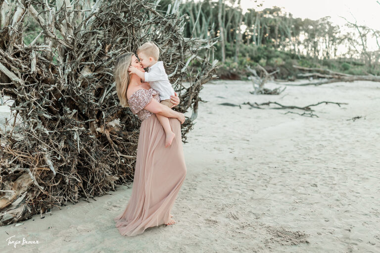 LITTLE TALBOT ISLAND MATERNITY PHOTOGRAPHY; LITTLE TALBOT ISLAND MATERNITY PHOTOGRAPHER; LITTLE TALBOT ISLAND MATERNITY PHOTOS; LITTLE TALBOT ISLAND MATERNITY PICTURES; DRIFTWOOD BEACH MATERNITY PHOTOS; DRIFTWOOD BEACH MATERNITY PICTURES; DRIFTWOOD BEACH MATERNITY PHOTOGRAPHER; DRIFTWOOD BEACH MATERNITY PHOTOGRAPHY; Jacksonville Maternity Photography; Jacksonville Maternity Photographer; Jacksonville Maternity Photos; Jacksonville Maternity Pictures; Tonya Beaver Photography; jacksonville photographers; photographer jacksonville fl;
