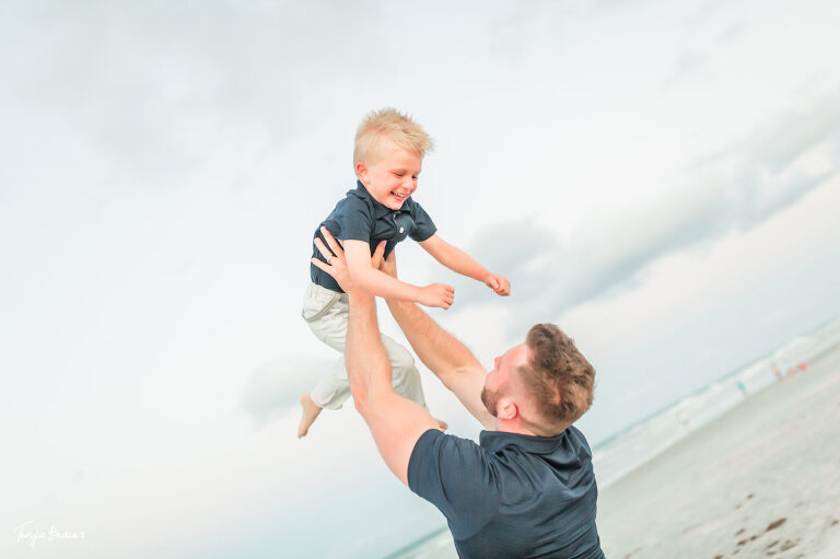 ANASTASIA ISLAND FAMILY PHOTOGRAPHY; ST. AUGUSTINE BEACH FAMILY PHOTOS;  EXTENDED FAMILY PHOTOS; TONYA BEAVER PHOTOGRAPHY; 