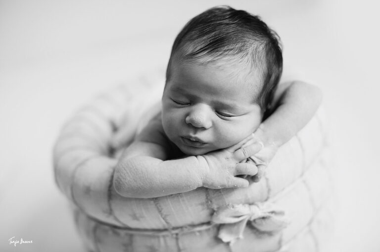JACKSONVILLE NEWBORN PHOTOGRAPHER; JACKSONVILLE PHOTOGRAPHY STUDIO; JACKSONVILLE NEWBORN PHOTOGRAPHY; JACKSONVILLE NEWBORN PHOTOS; JACKSONVILLE NEWBORN PICTURES; TONYA BEAVER PHOTOGRAPHY; 