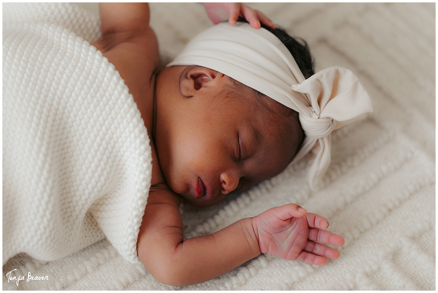 This image has an empty alt attribute; its file name is JACKSONVILLE-NEWBORN-PHOTOGRAPHER-009-1.jpg